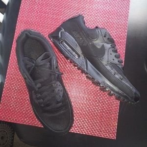 New Nike Air Max size Men 8 Black